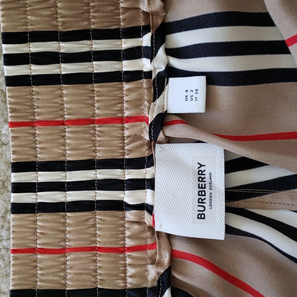BURBERRY ICON STRIPE 100% SILK MARSETT SHORTS - Picture 8 of 11